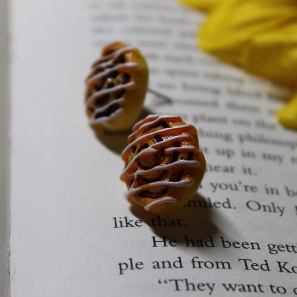 NWT Cinnamon Bun Earrings - Picture 6 of 7